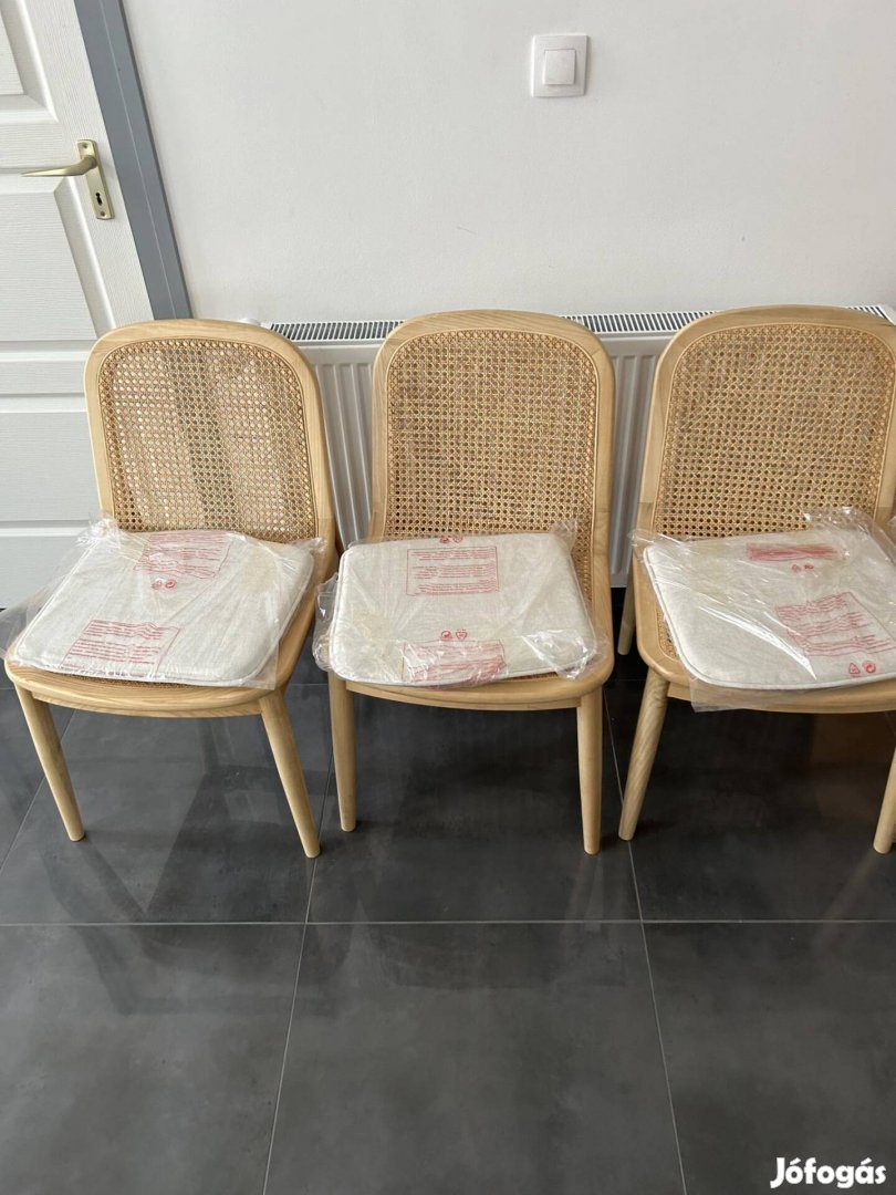 Fonott székek