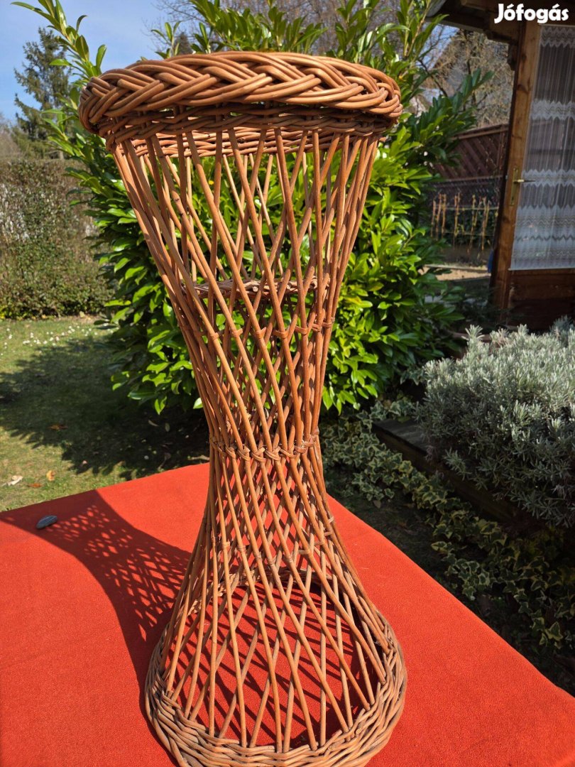 Fonott virág tartó eladó
