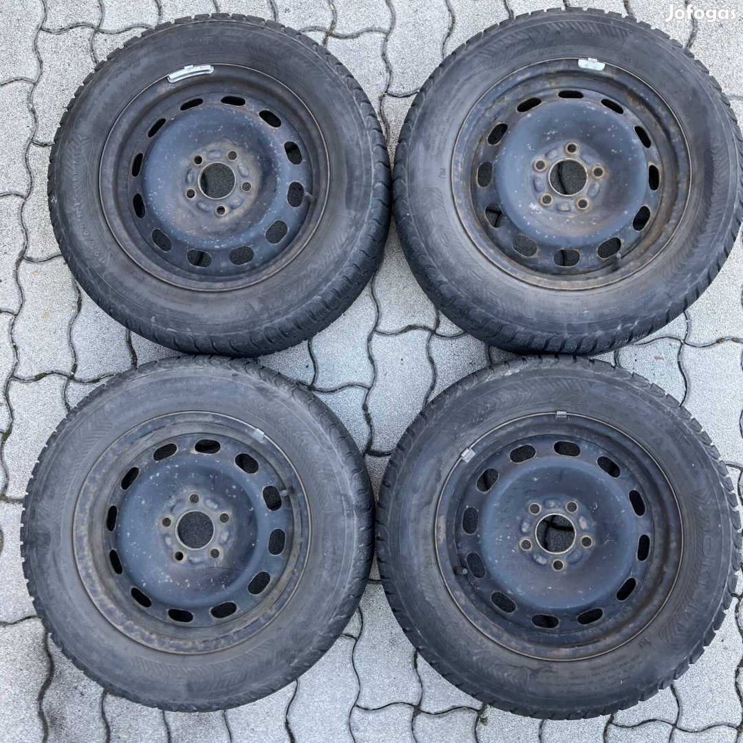 Ford 15 lemezfelni + 195/65 R15 téli gumi + dísztárcsa