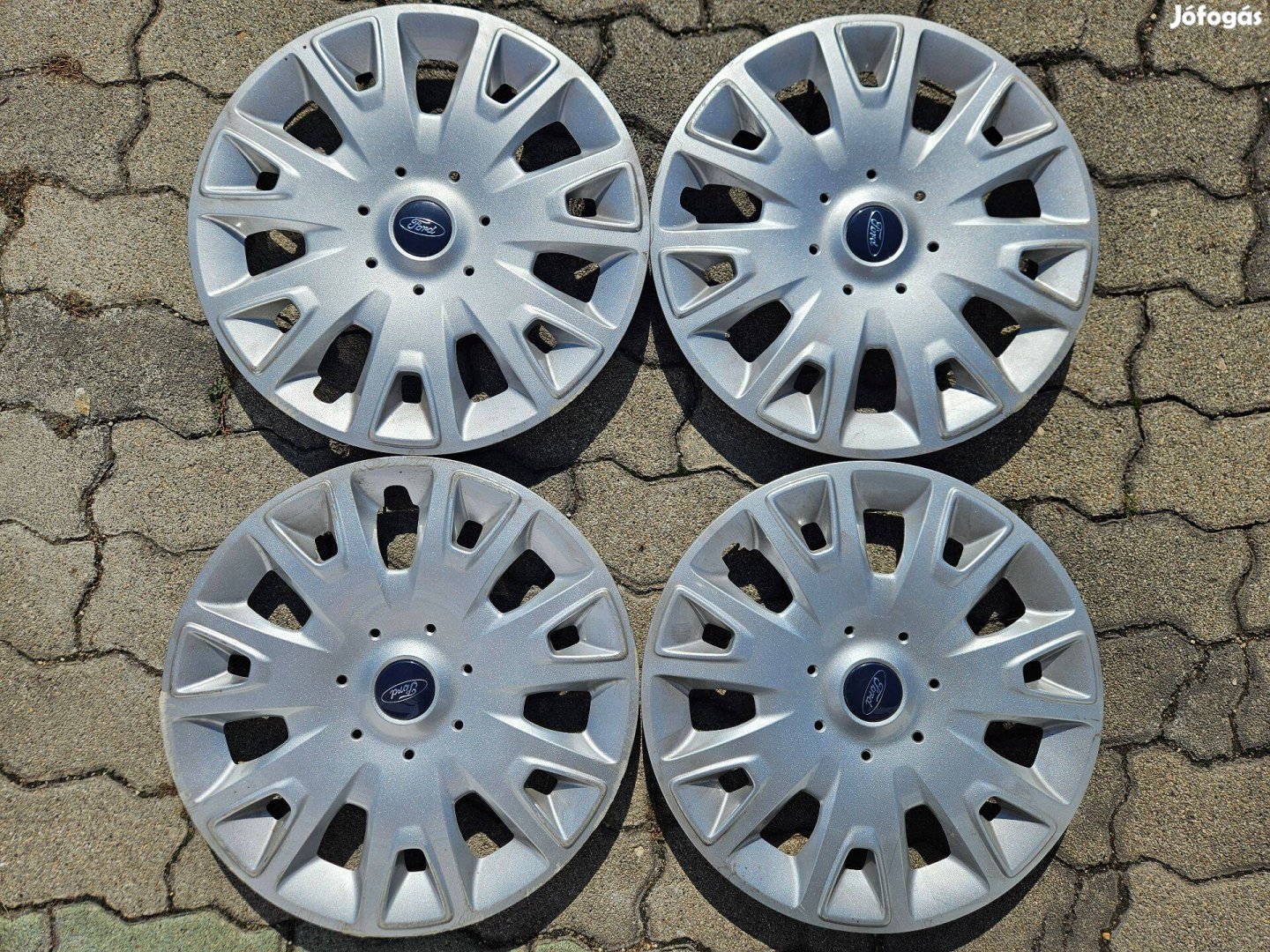 Ford 16" gyári 4 db dísztárcsa