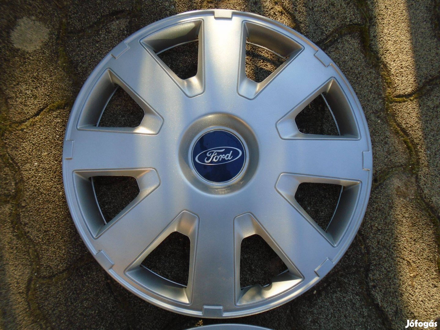 Ford 16" gyári dísztárcsa 1 db eladó