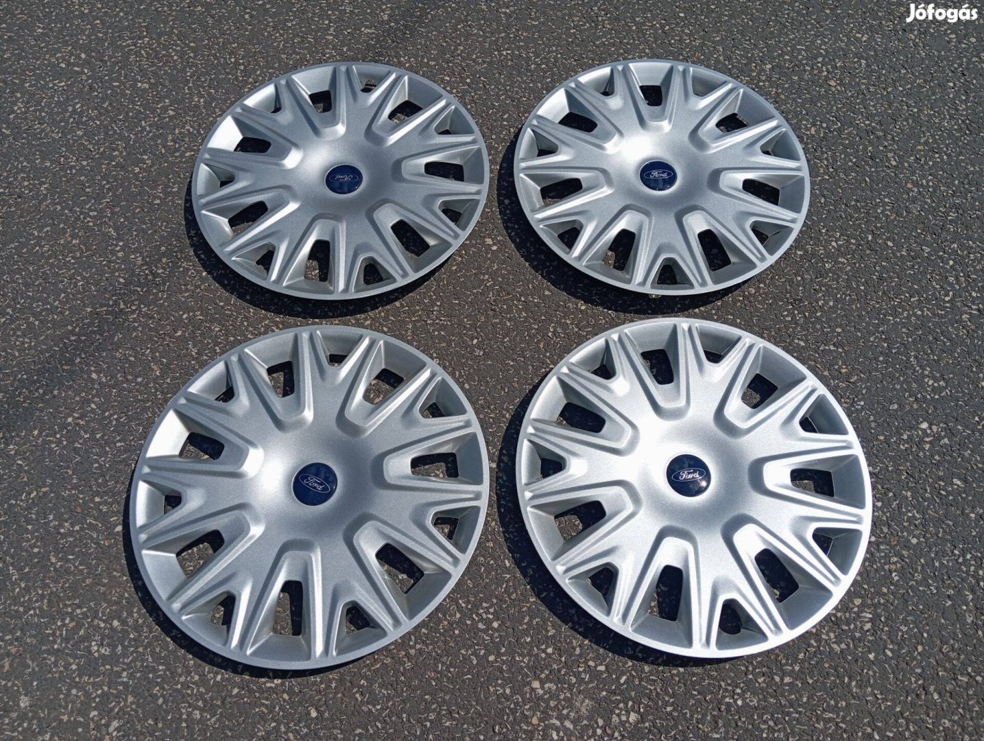 Ford 16" gyári dísztárcsa garnitúra