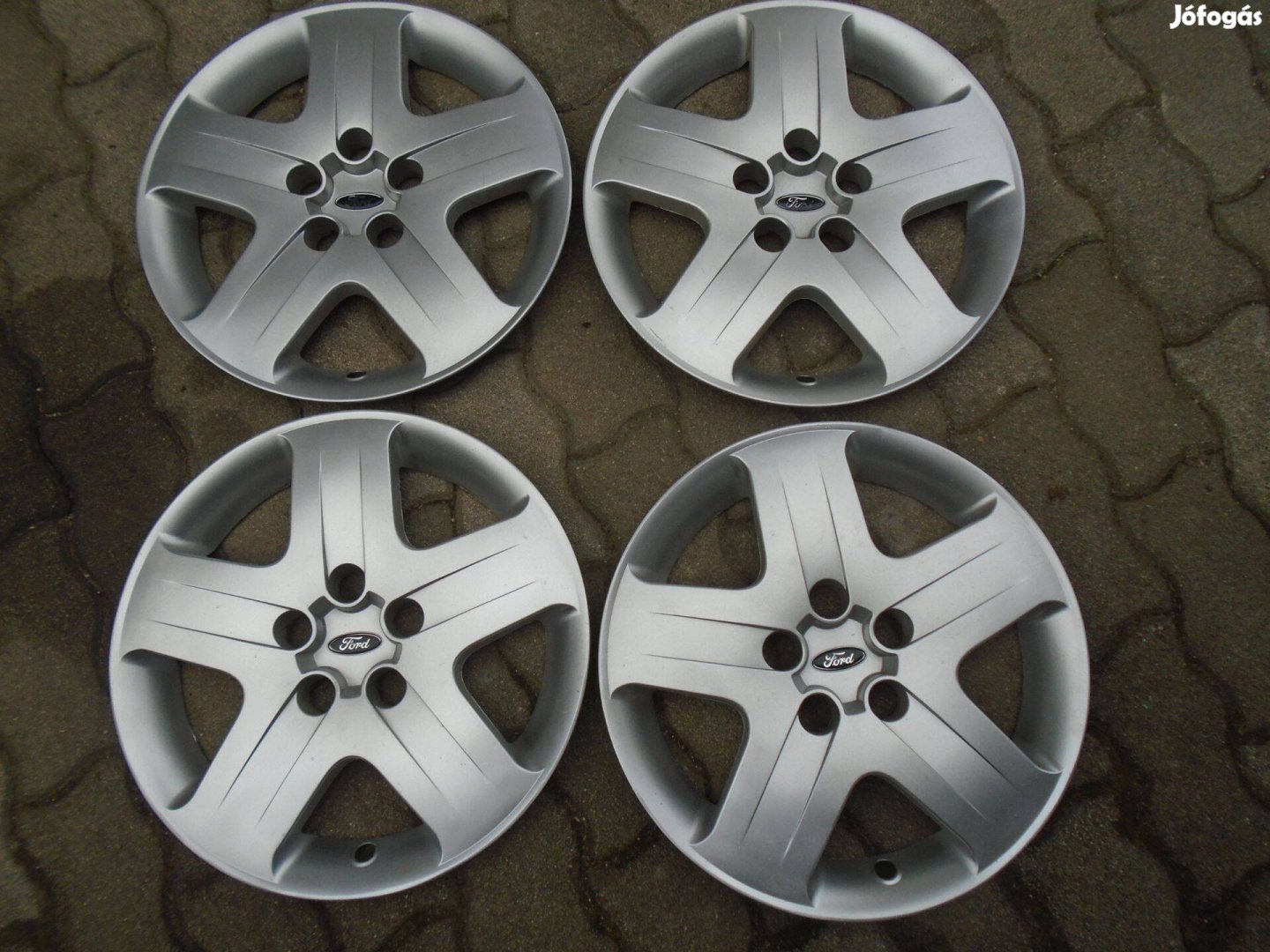 Ford 16" gyári dísztárcsa garnitúra eladó