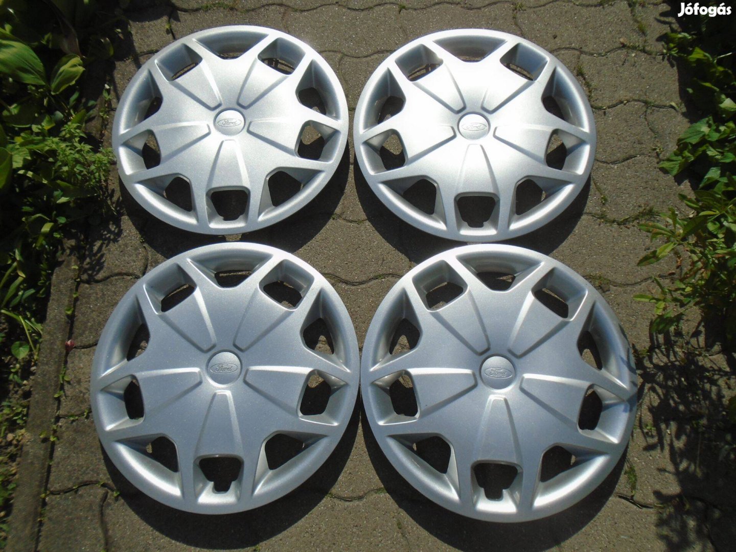 Ford 16" gyári dísztárcsa garnitúra eladó