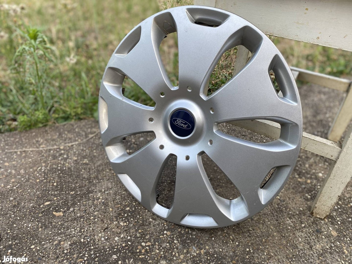 Ford 16"-os gyári dísztárcsa eladó 