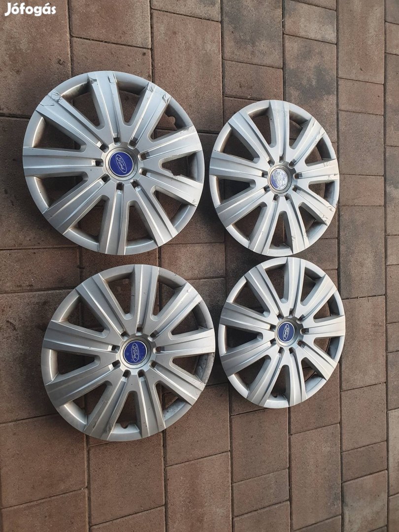 Ford 16-os dísztárcsa.