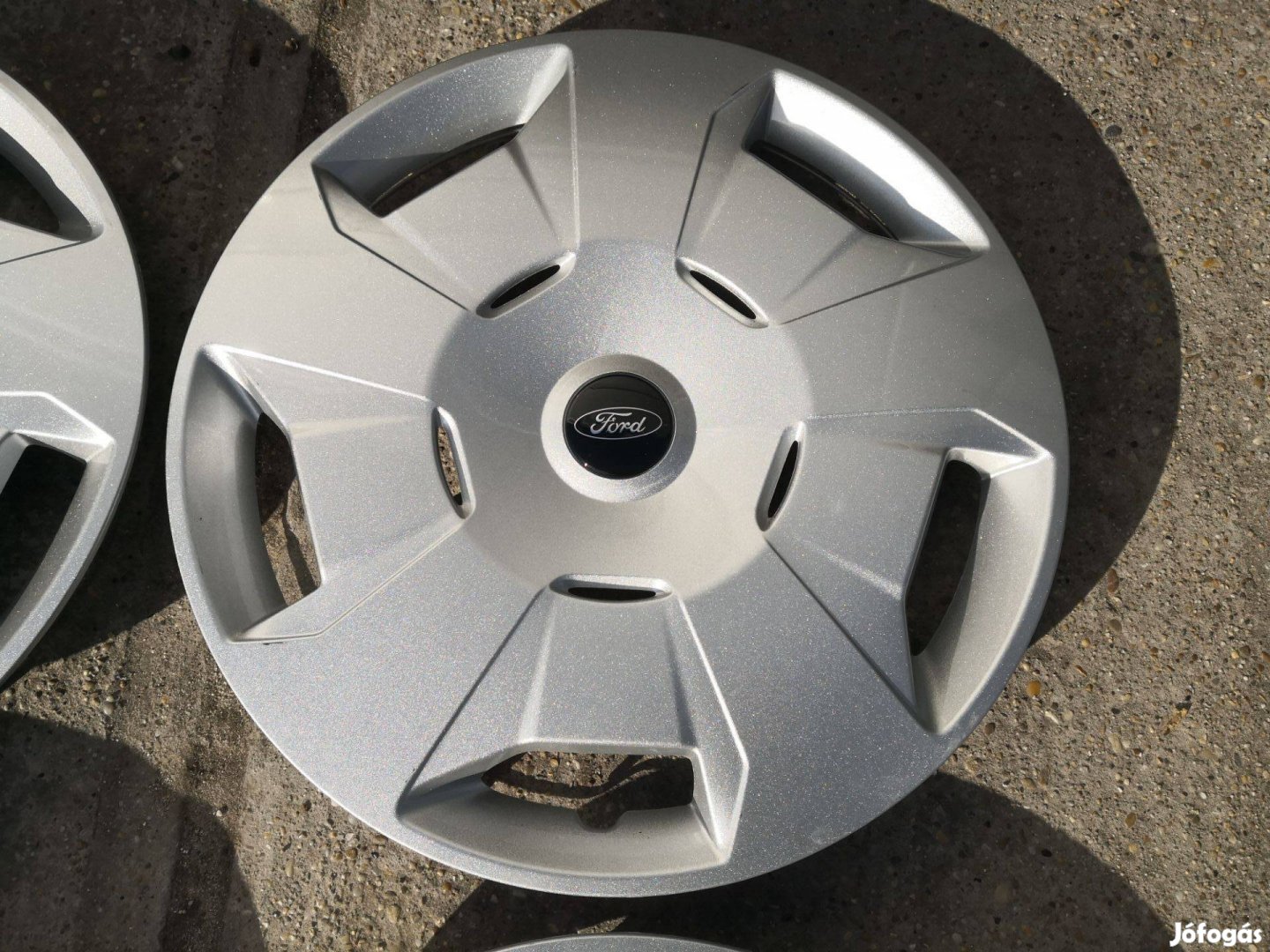 Ford 16-os újszerű gyári dísztárcsa