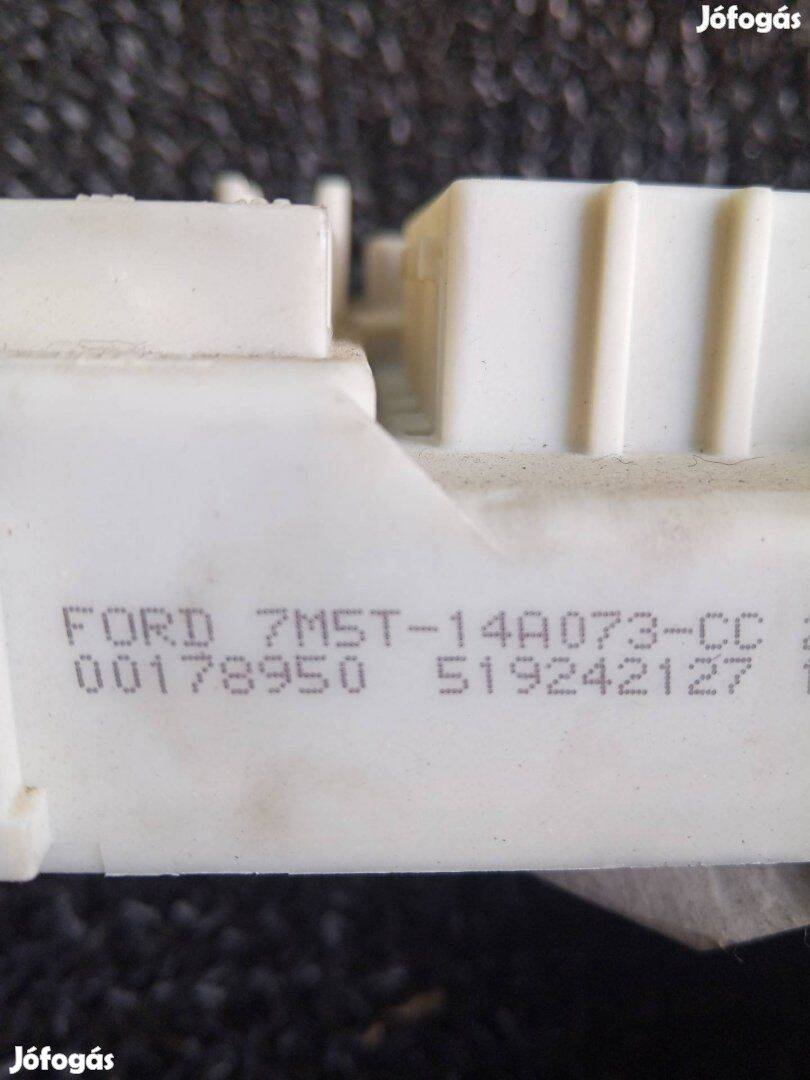 Ford 7M5T-14A073-CC Ford focus mk2 biztosítéktábla