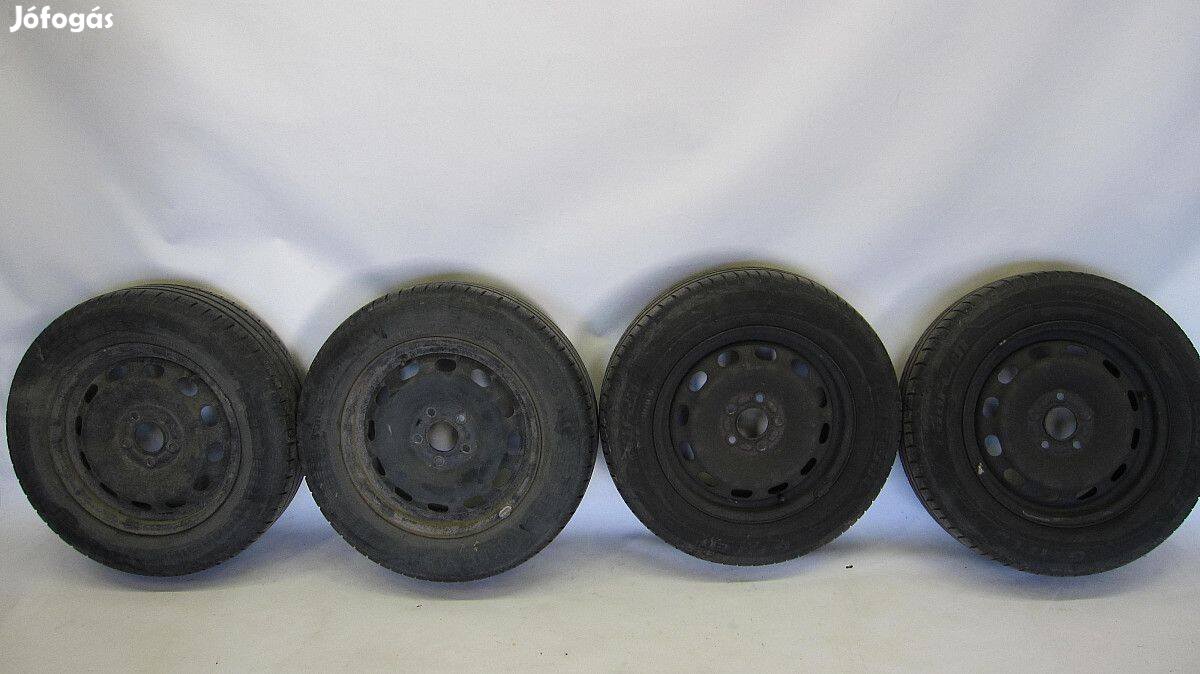 Ford C-Max Eladó gyári, 195/65R15 col lemezfelni nyári gumival