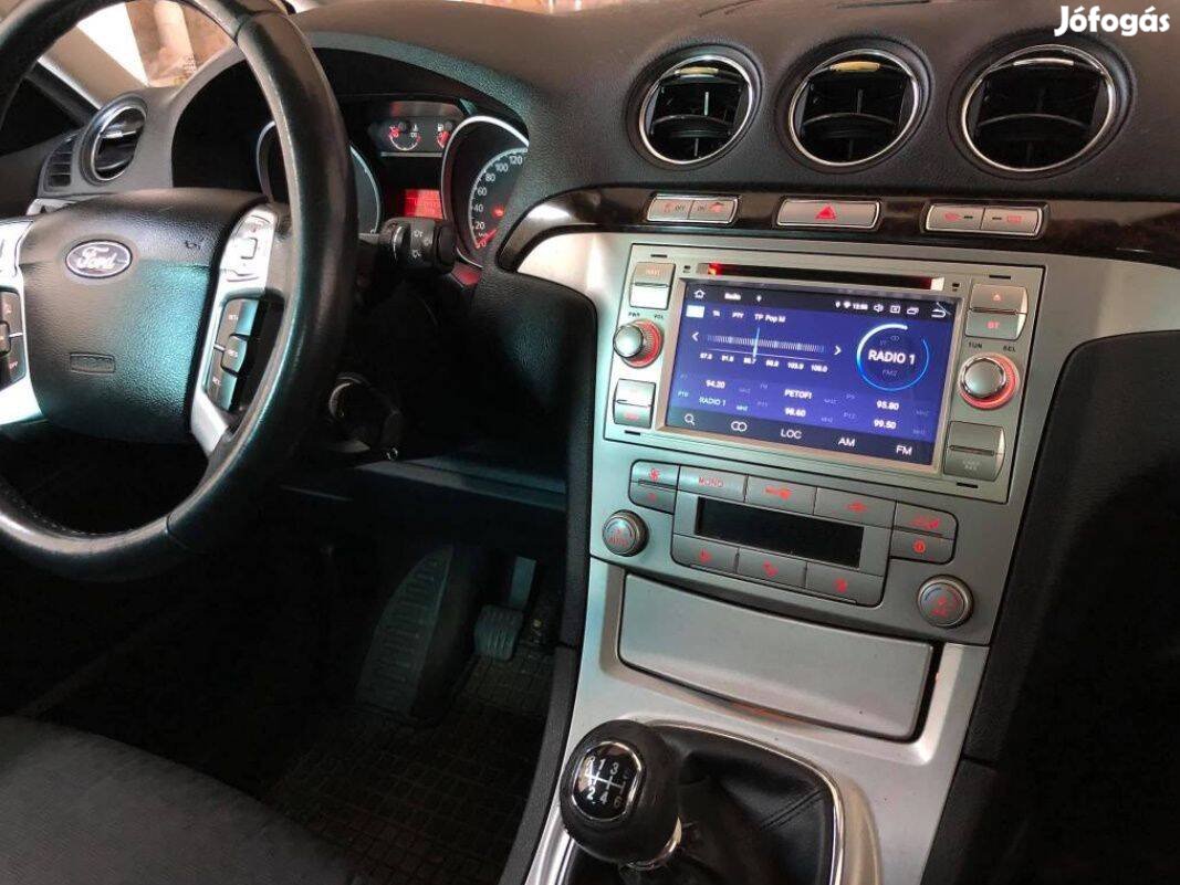 Ford Carplay Multimédia Android GPS Rádió Tolatókamerával