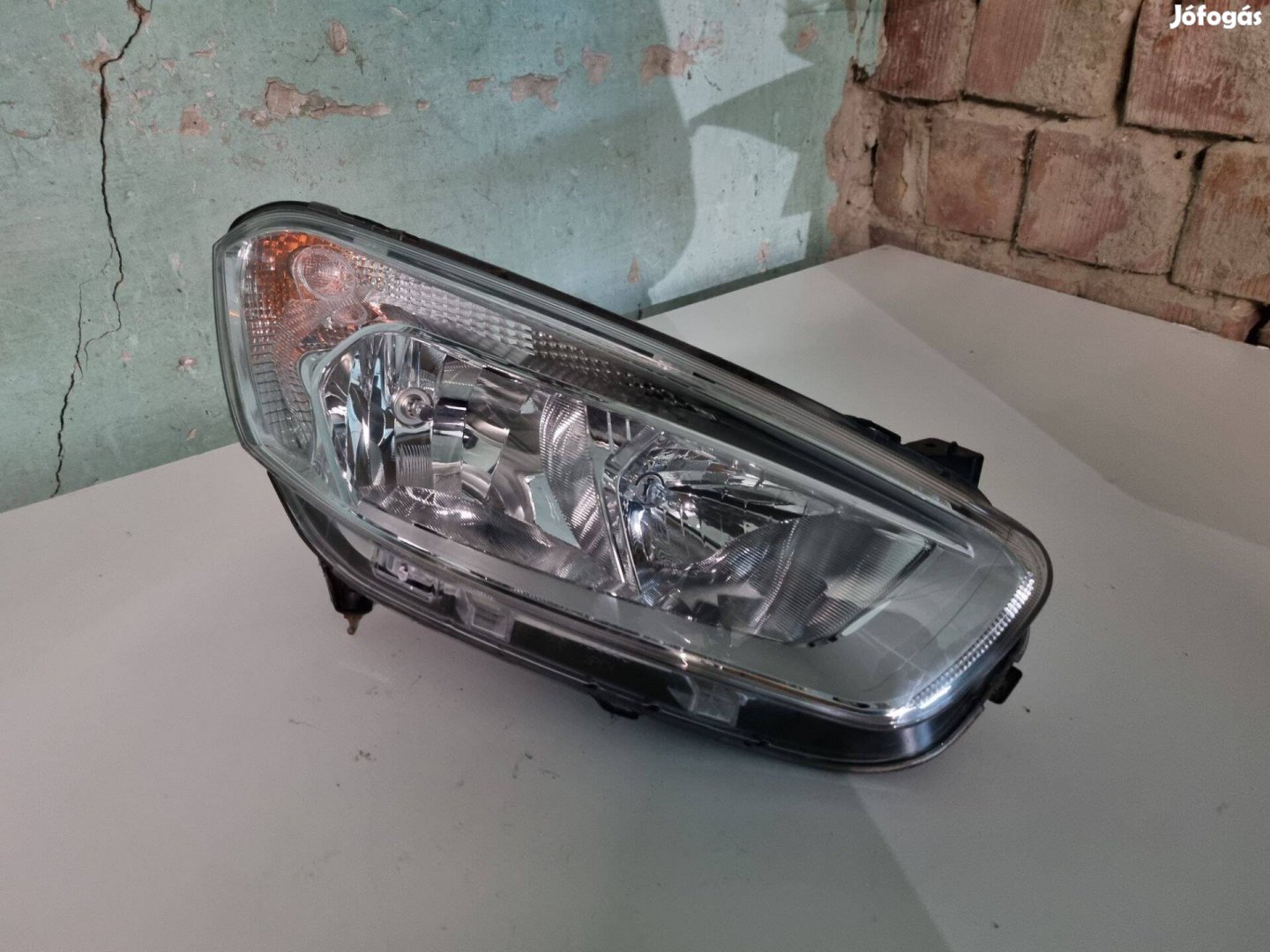 Ford Courier Jobb első fényszóró lámpa ET76-13W029-AK