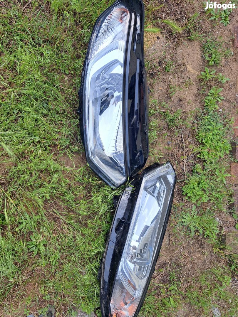 Ford Ecosport lámpa pár
