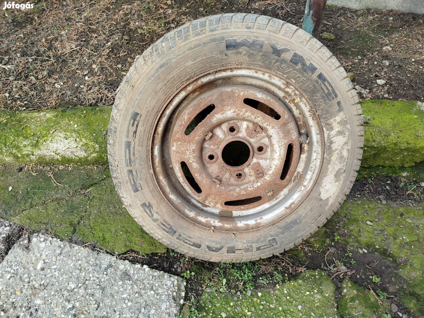 Ford Escort felni eladó gumival és egyéb alkatrészei
