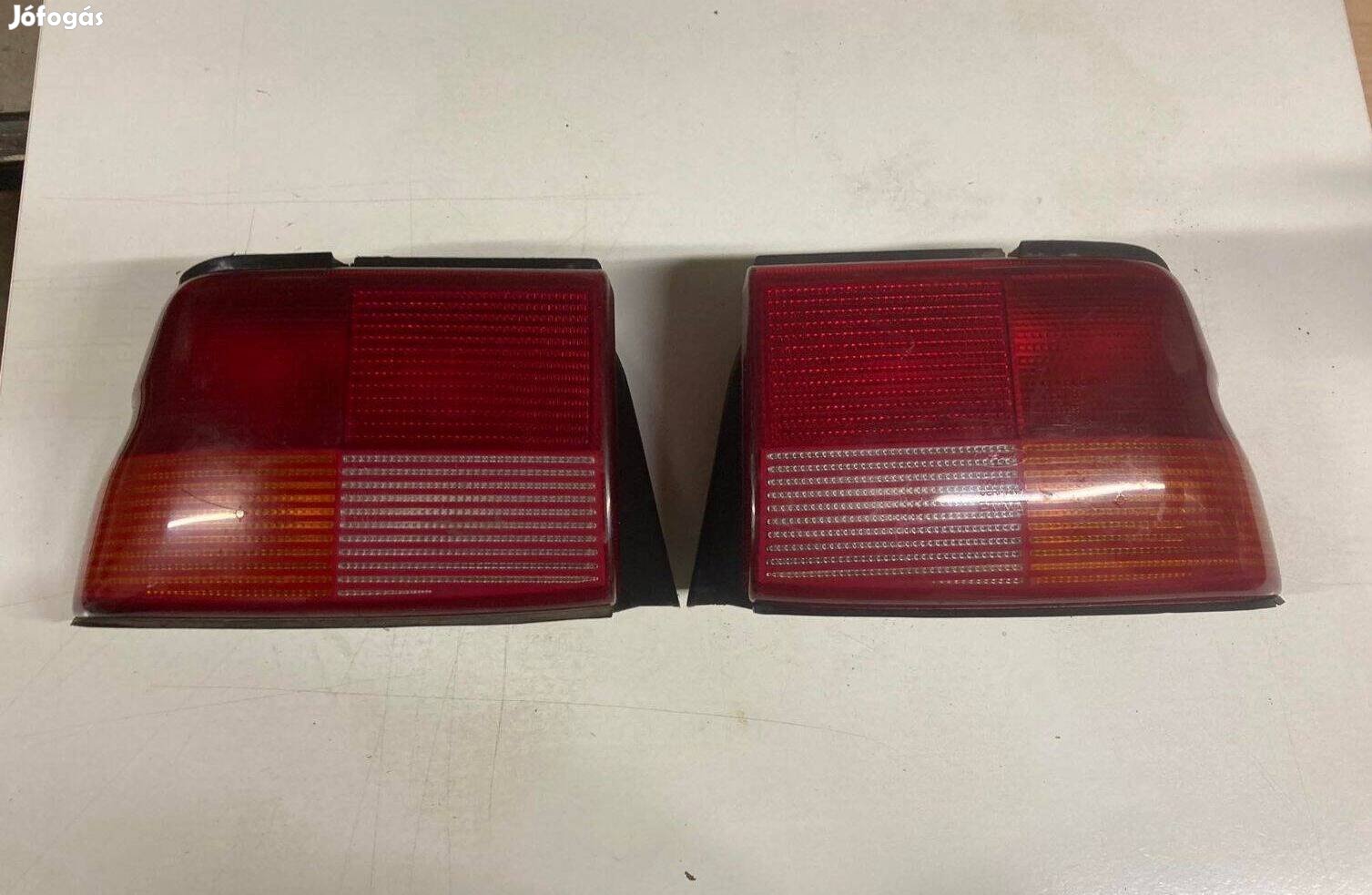 Ford Escort lámpa pár