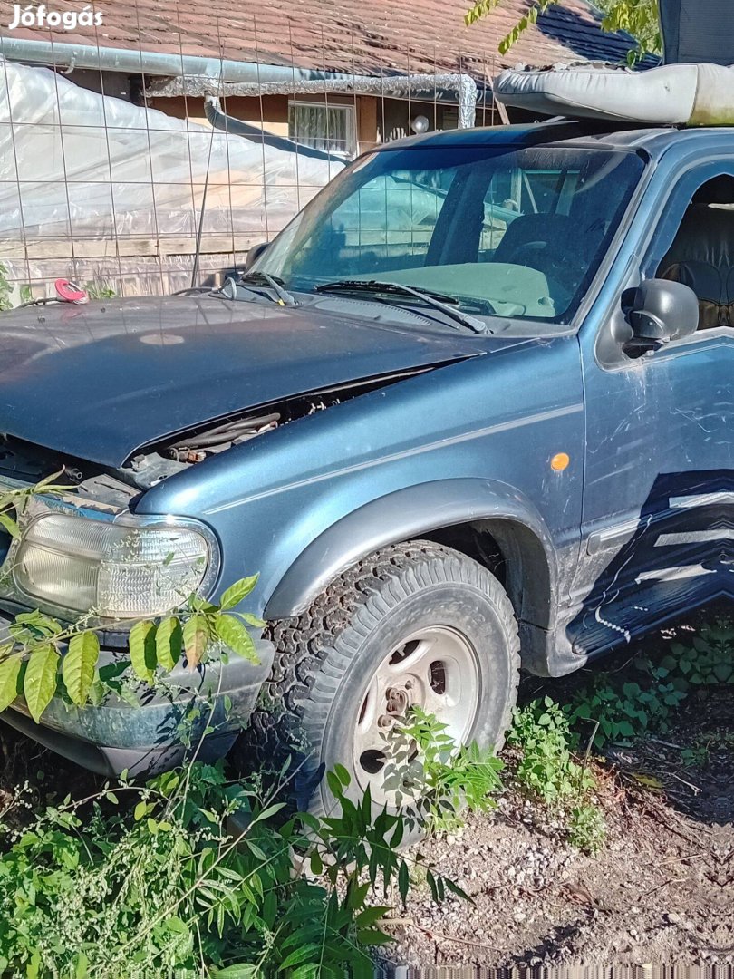 Ford Explorer bontásra