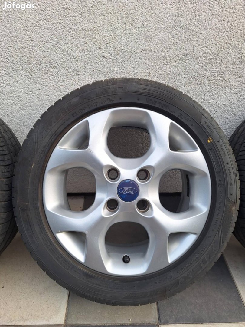 Ford Fiesta 15 colos felni újszerű nyárigumikkal