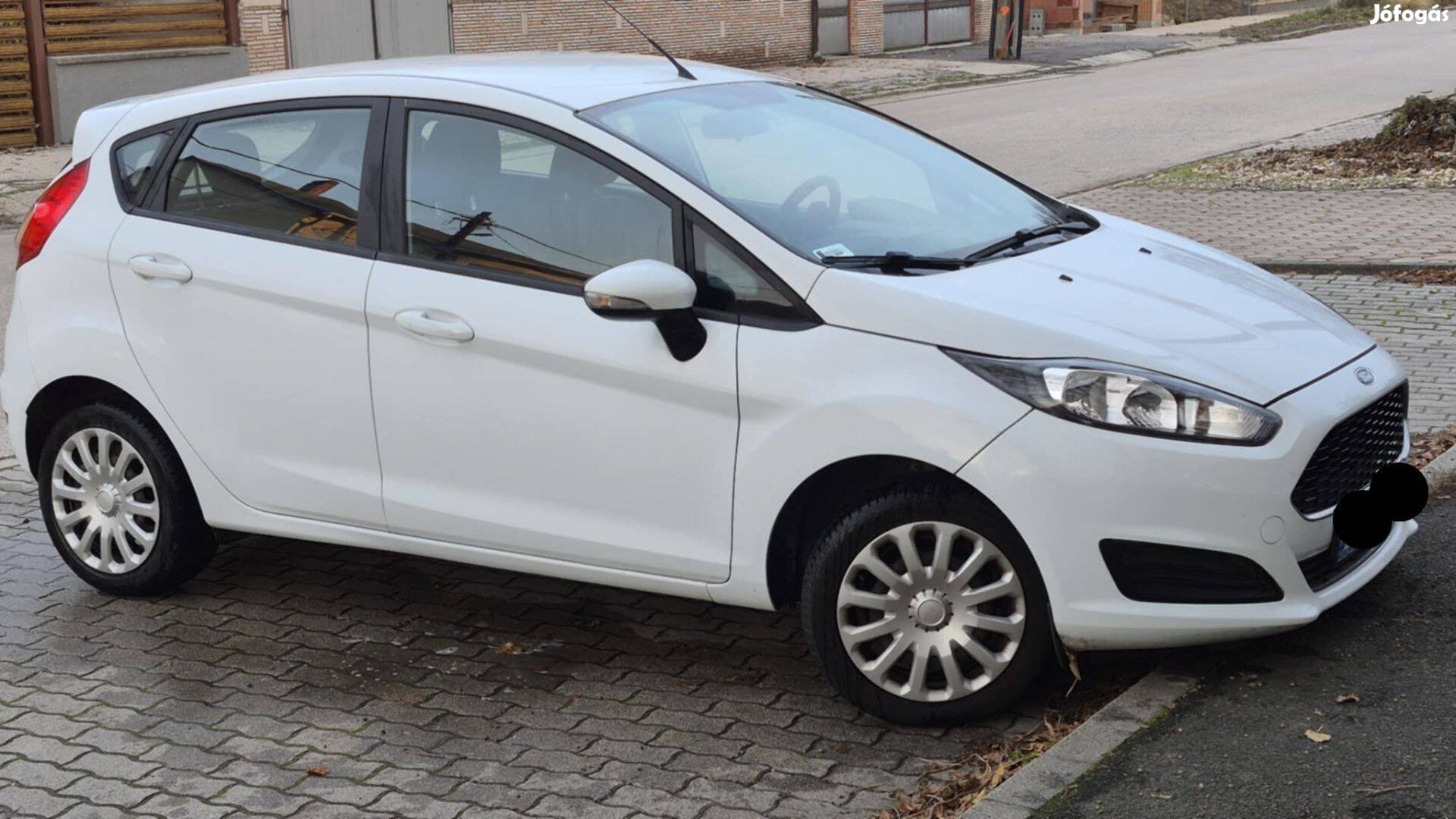 Ford Fiesta 1,2 fehér kevés kilométres autó eladó