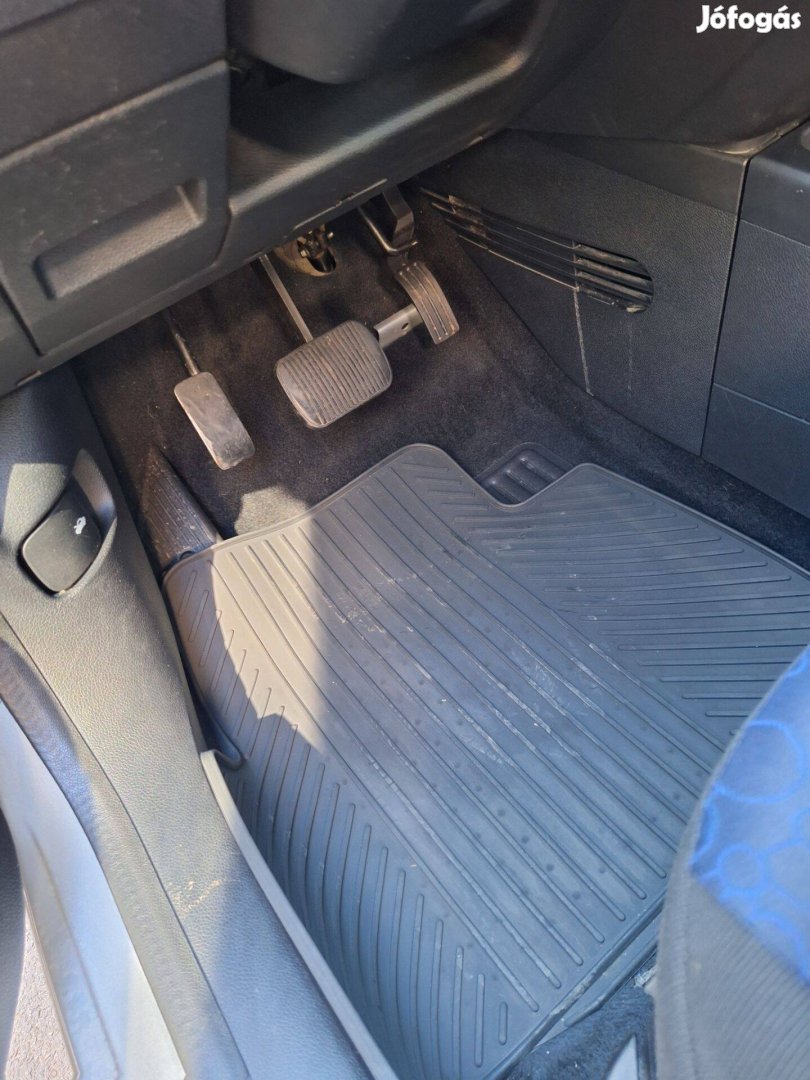 Ford Fiesta 1.4 Benzin(autómata/Plusz BAL Gázpedál)
