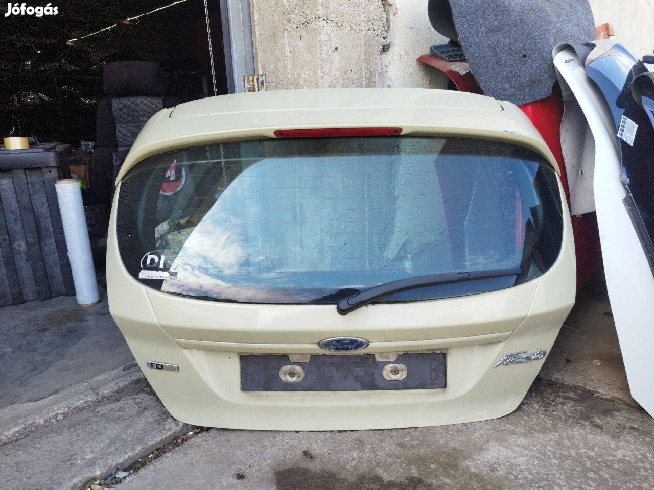 Ford Fiesta 2008- csomagtérajtók üresen