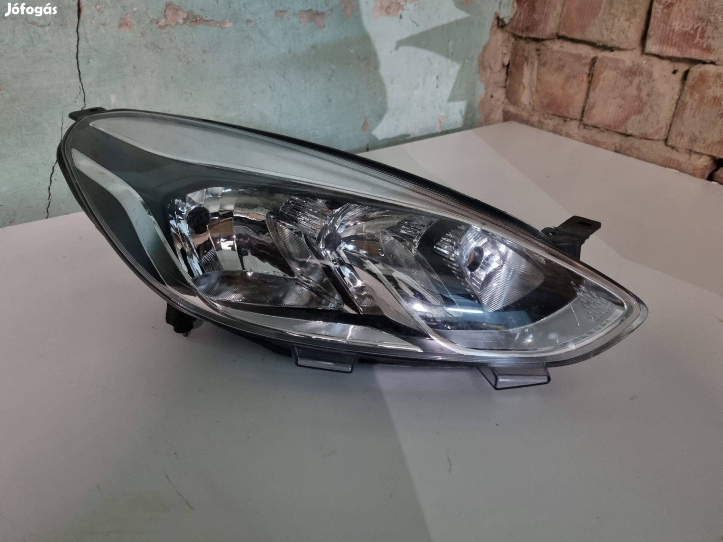 Ford Fiesta Jobb első fényszóró lámpa H1BB-13W029-AE