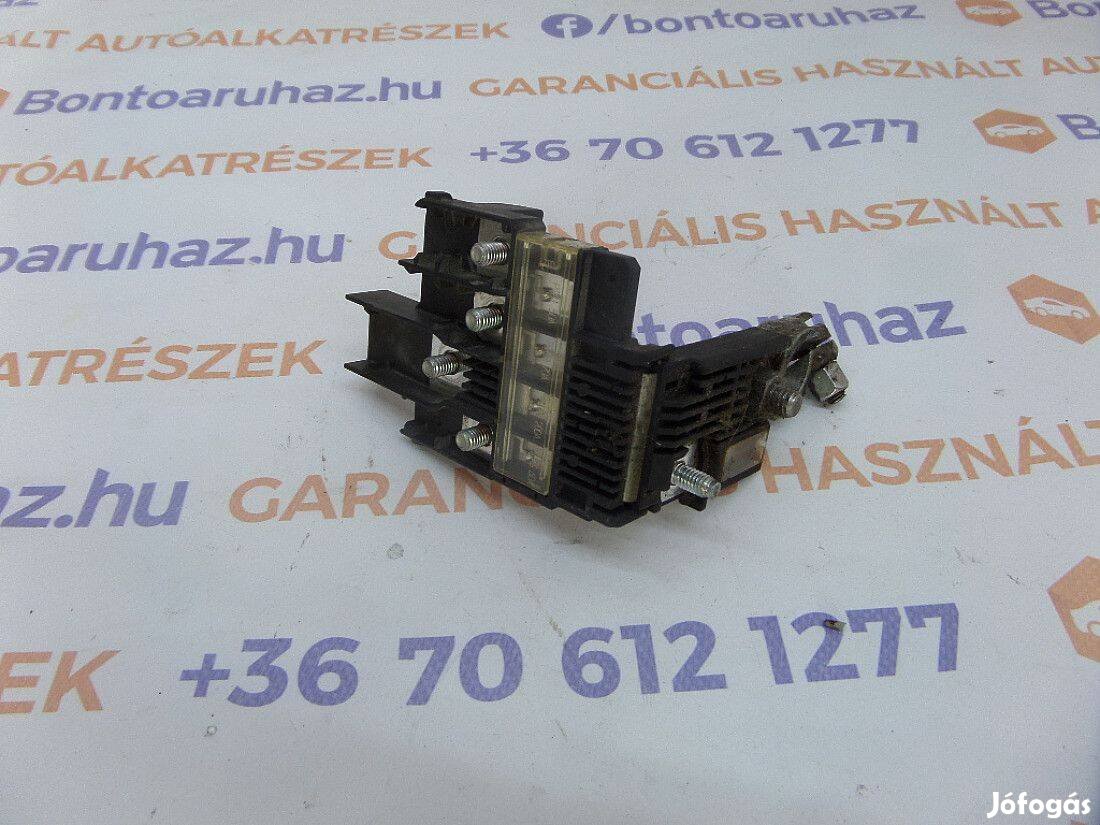 Ford Fiesta MK7 Eladó gyári aksi pozitív saru , főbiztositok