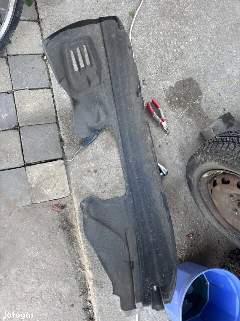 Ford Fiesta Mk5 bal első dobbetét