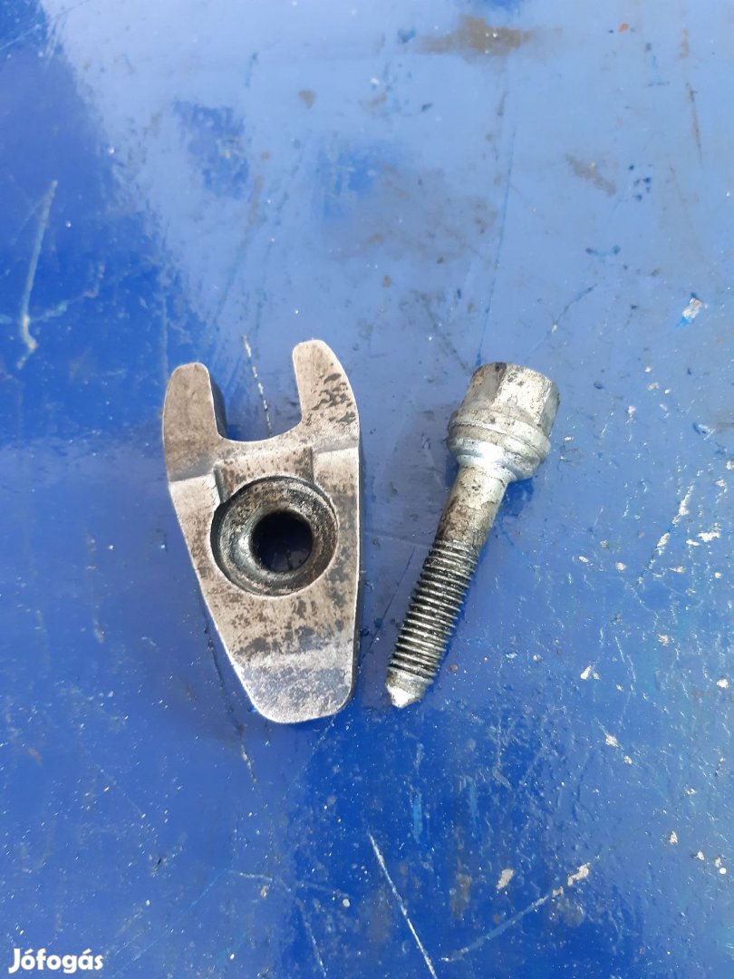 Ford Fiesta V Porlasztó Leszorító