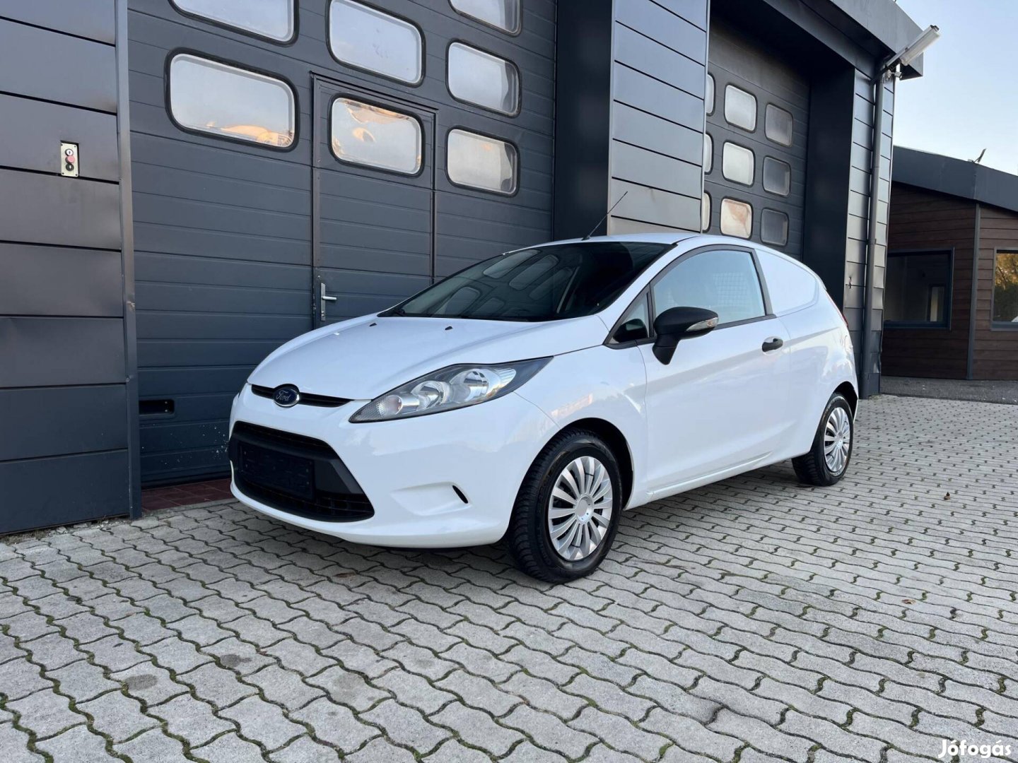 Ford Fiesta Van 1.25 Ambiente EURO5 Szervizköny...