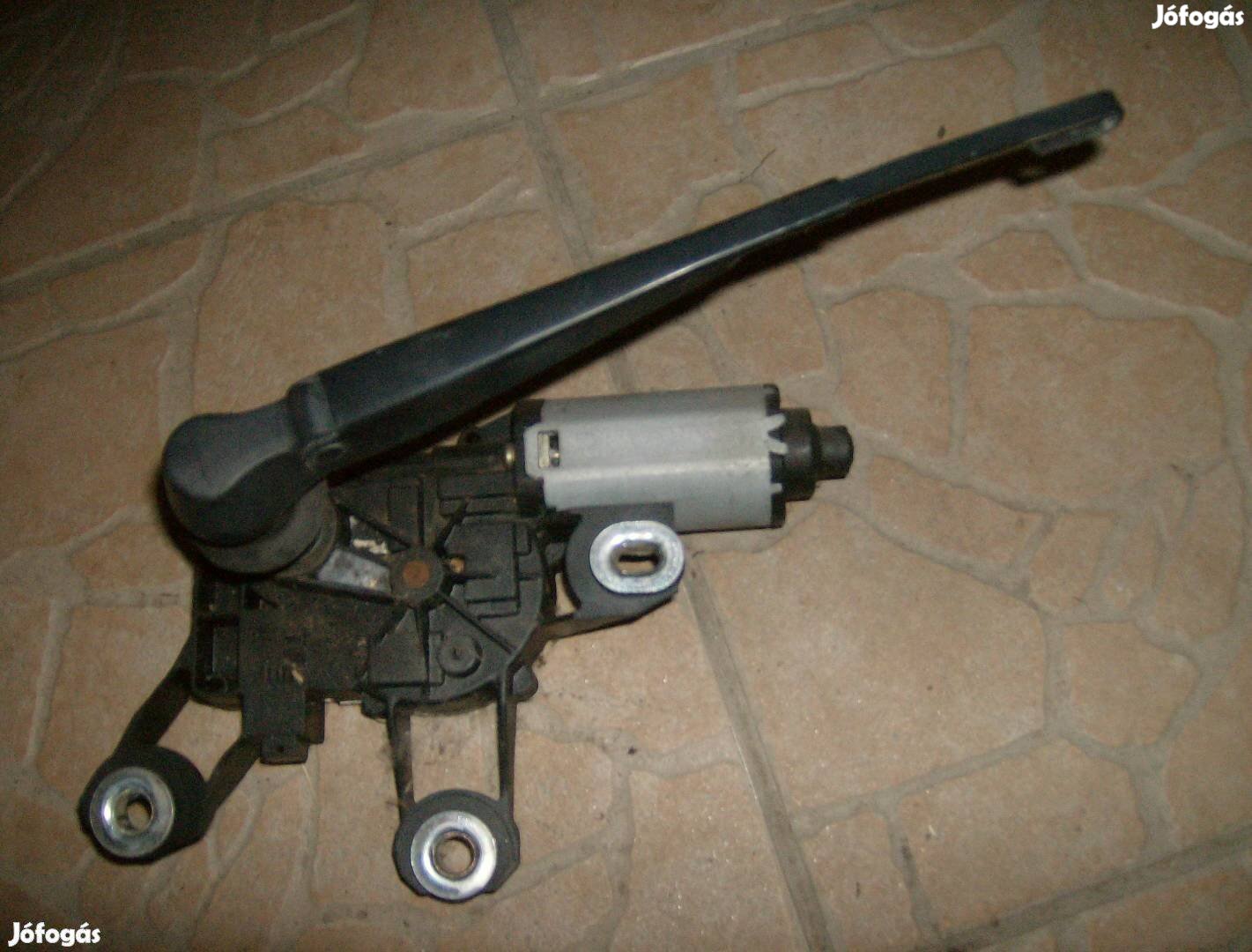 Ford Fiesta ablaktörlőkarok- és motor, spirálrugó, tetőnút takaró