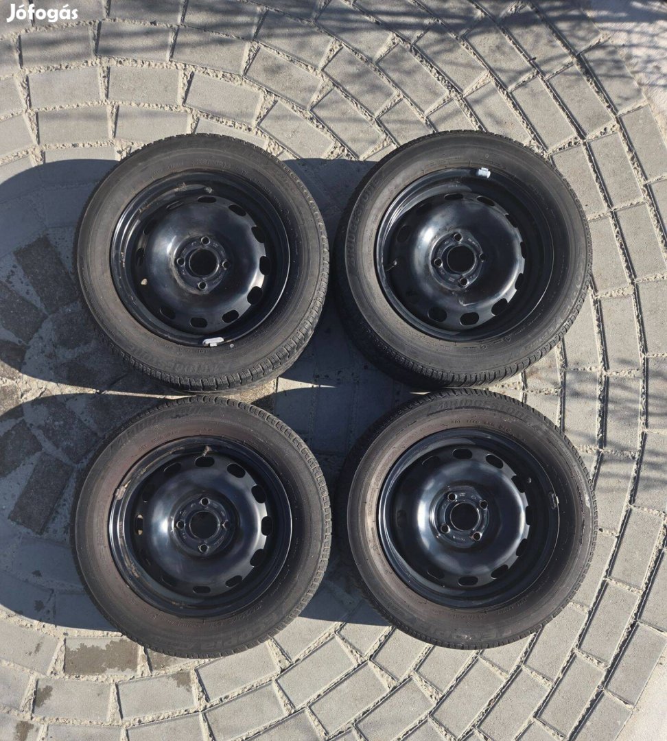 Ford Fiesta gyári 15 kerékszett nyári gumival eladó