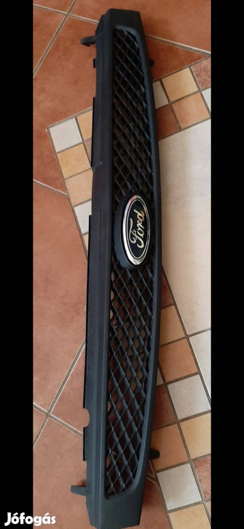 Ford Fiesta hűtőrács emblémával
