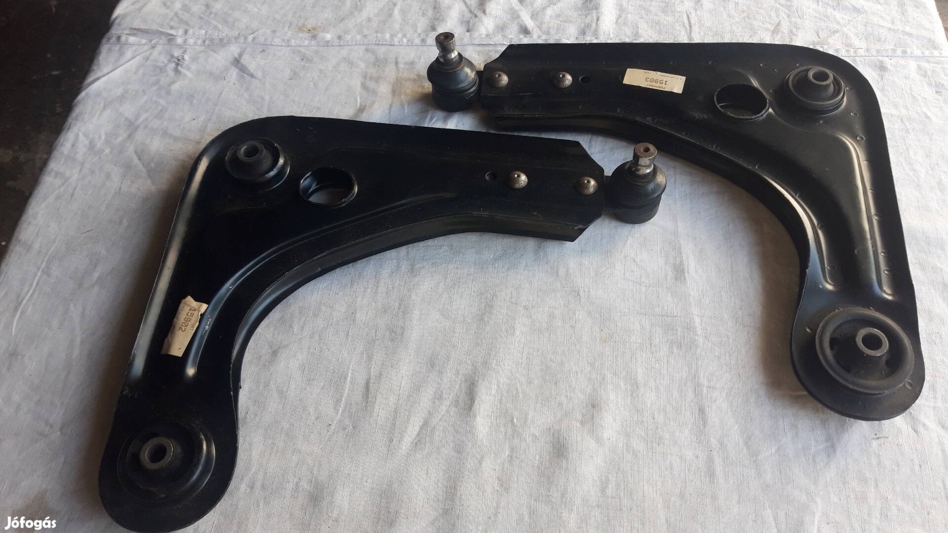 Ford Fiesta jobb és bal alsó lengőkar új db