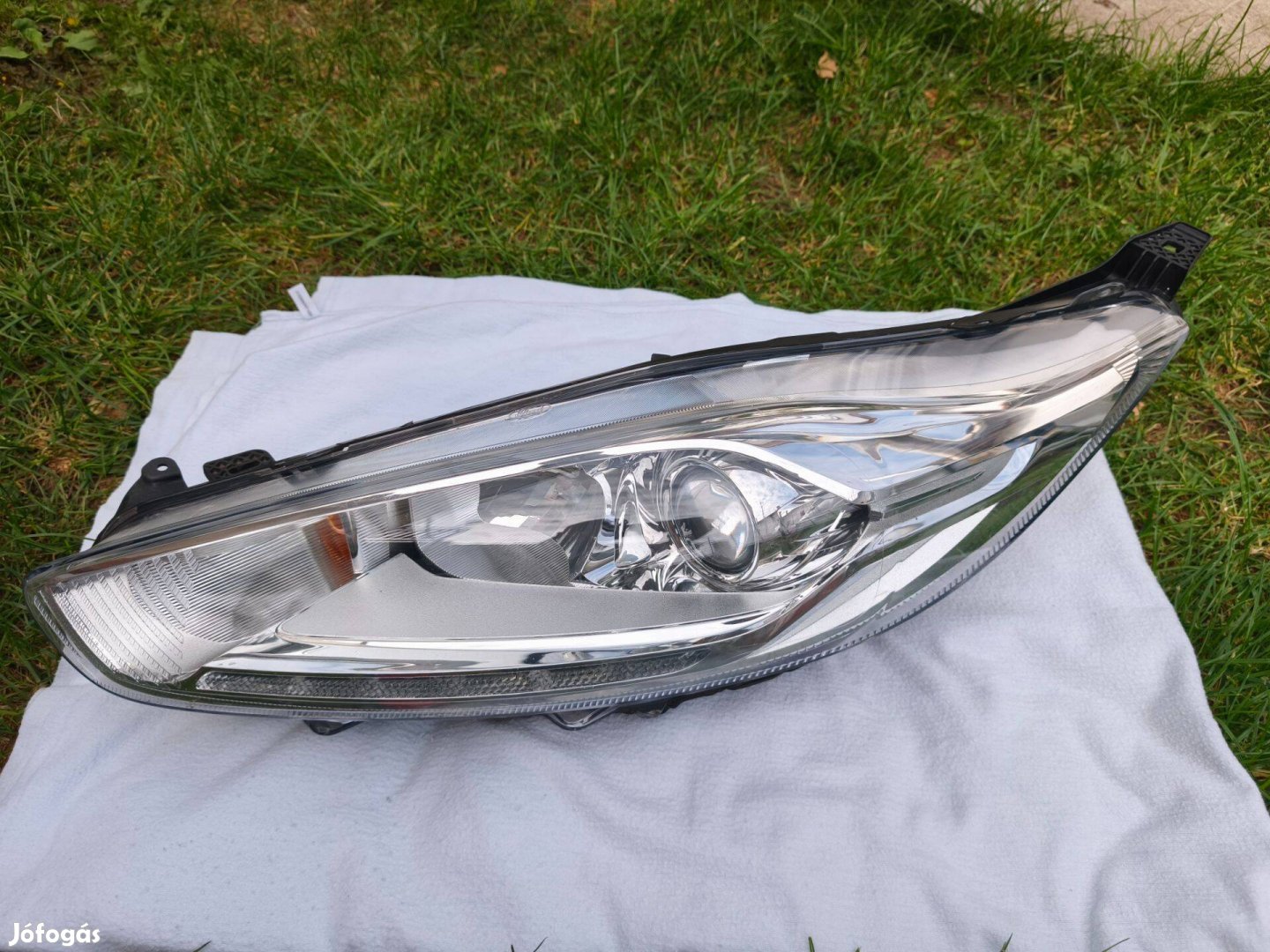 Ford Fiesta led nappali menetfényes bal oldali fényszóró