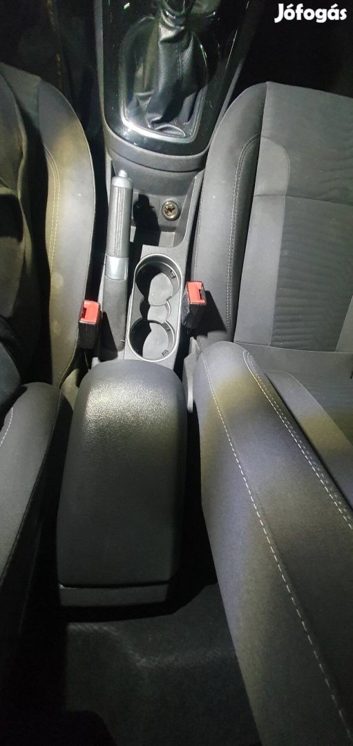 Ford Fiesta mk7 gyári bőr könyöklő középbox