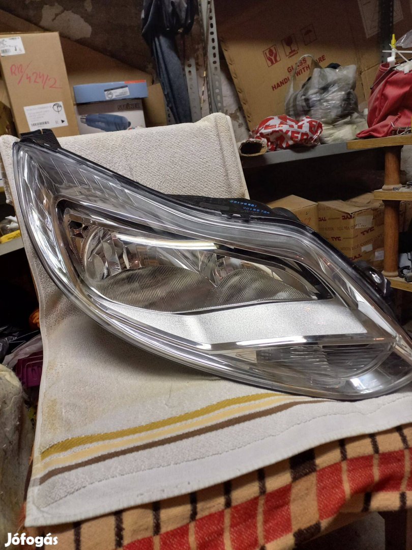 Ford Focus 2011-2014. Fényszóró H1/H7 jobb króm h. (motorral)