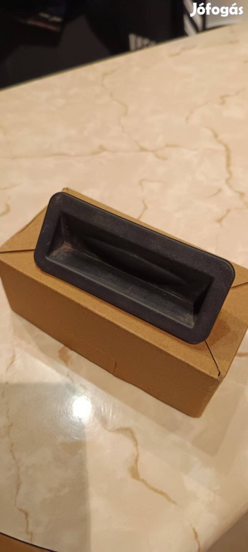 Ford Focus 2 csomagtérajtó nyitógomb