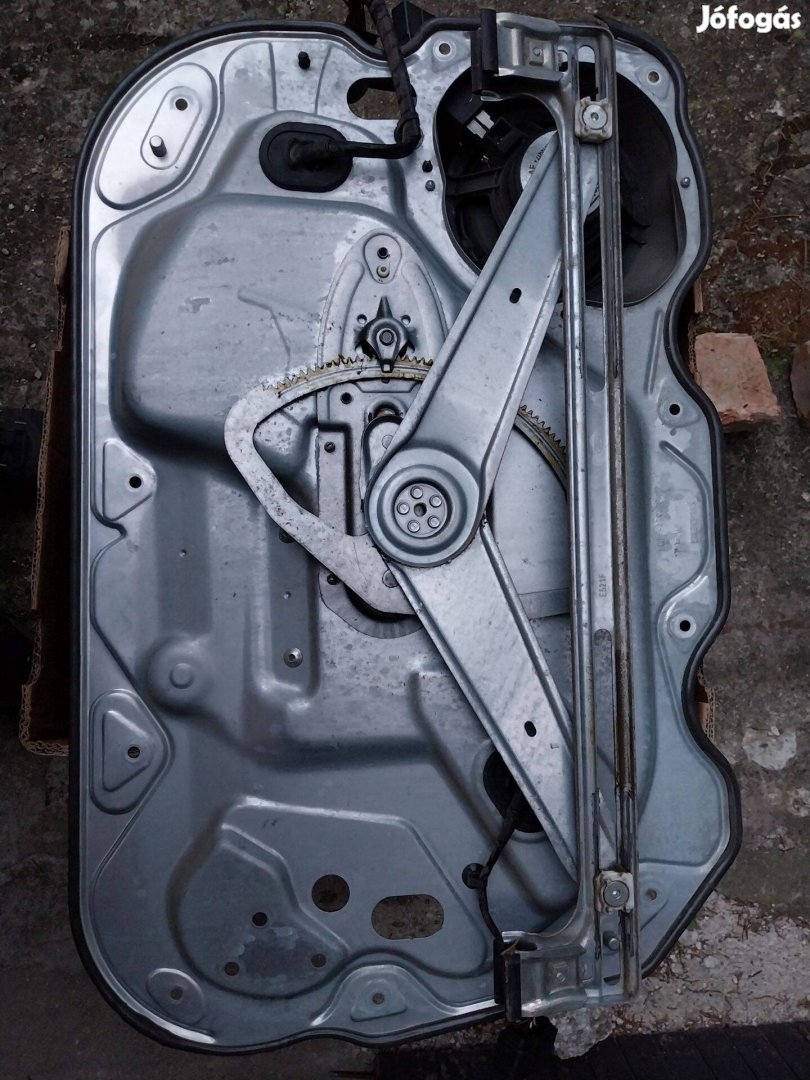 Ford Focus 2 facelift 2008 első ajtópanel emelőszerkezet zárral együtt