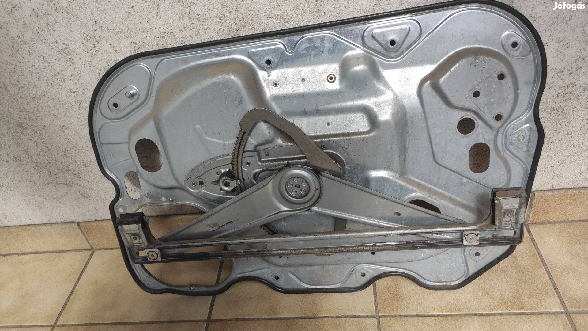 Ford Focus Cmax ajtó alkatrészek