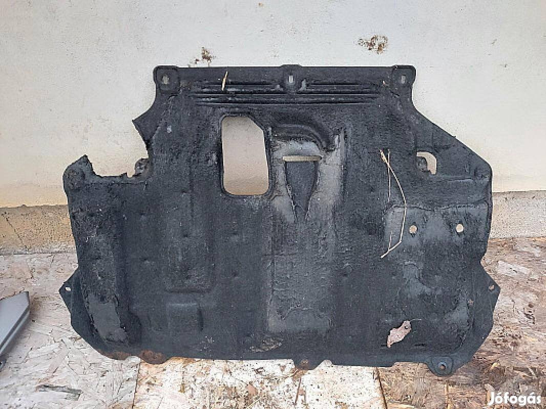 Ford Focus III 3 MK3 alsó motorvédő burkolat