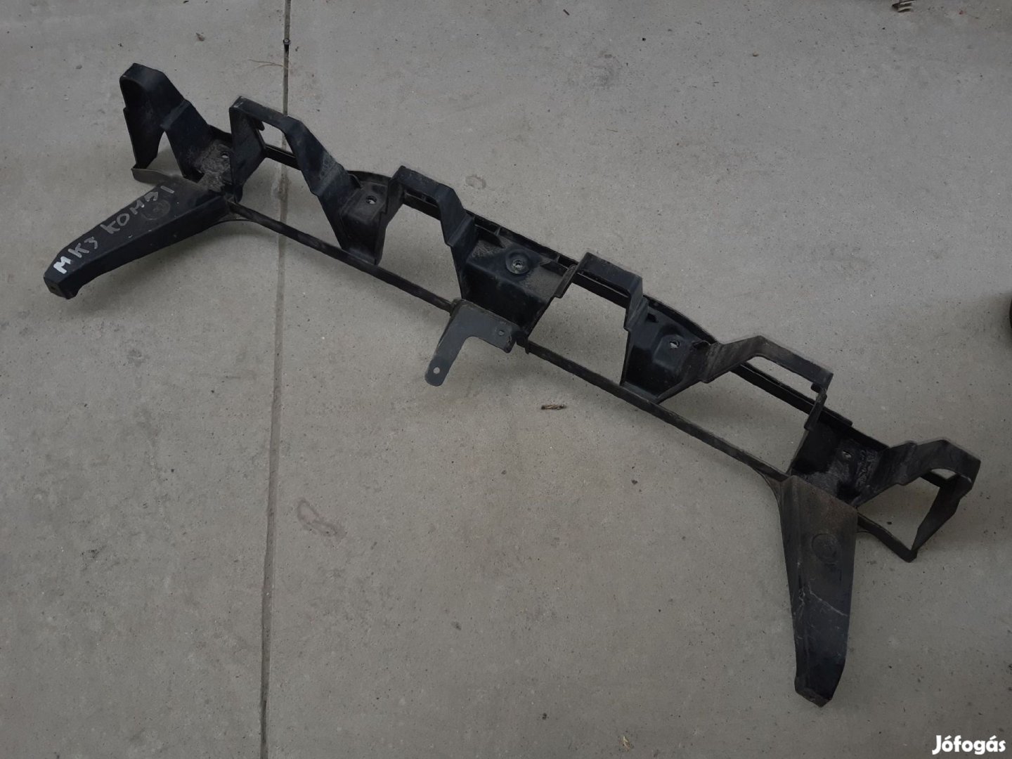 Ford Focus III Hátsó Lökhárító Tartó