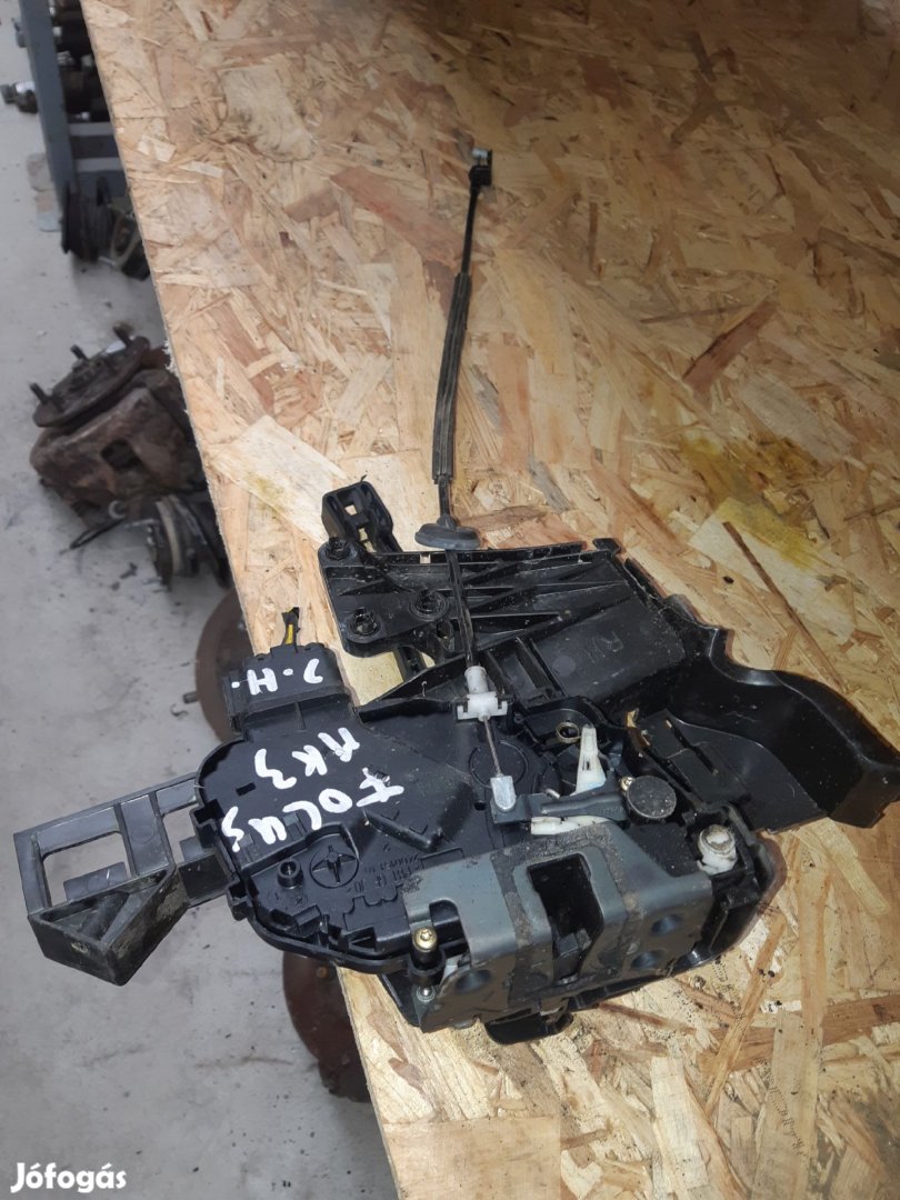 Ford Focus III Jobb Hátsó Ajtó Zárszerkezet Központizár