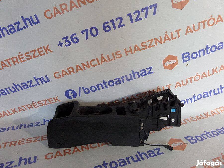 Ford Focus III MK3 Eladó bontott középbox USB és AUX csatlakozóval