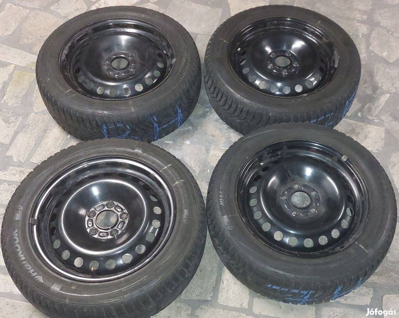 Ford Focus III. téligumi garnitúra