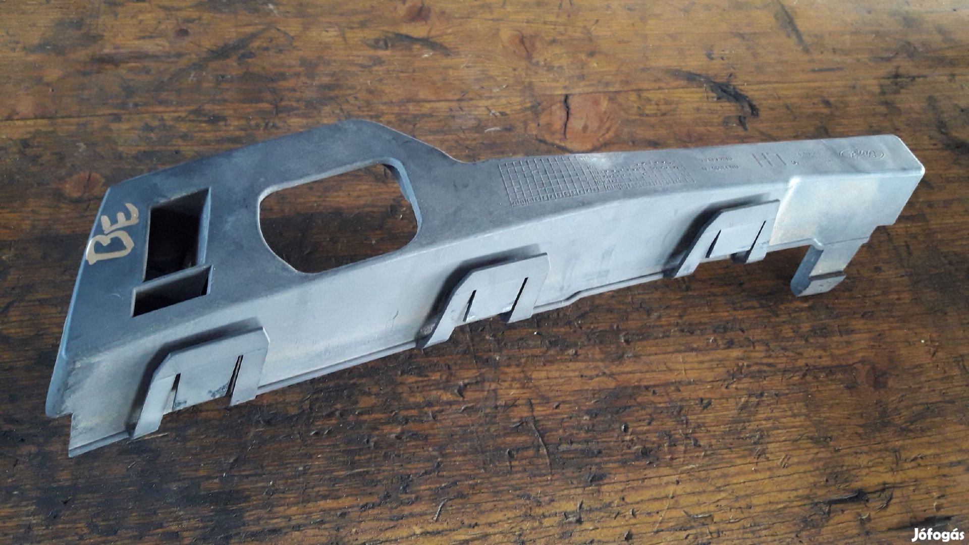 Ford Focus II Bal Első Lökhárító Tartó