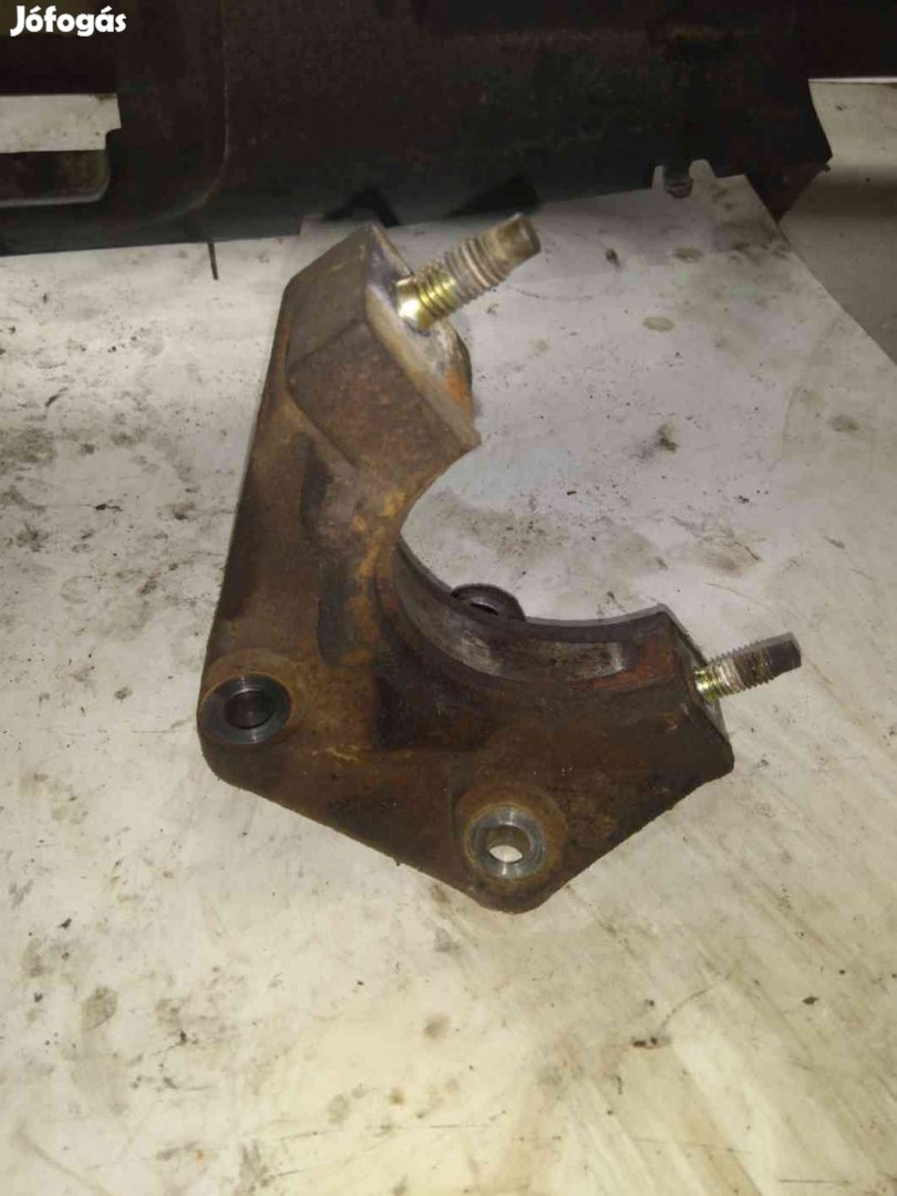 Ford Focus I Jobb Féltengely Tartó Bak