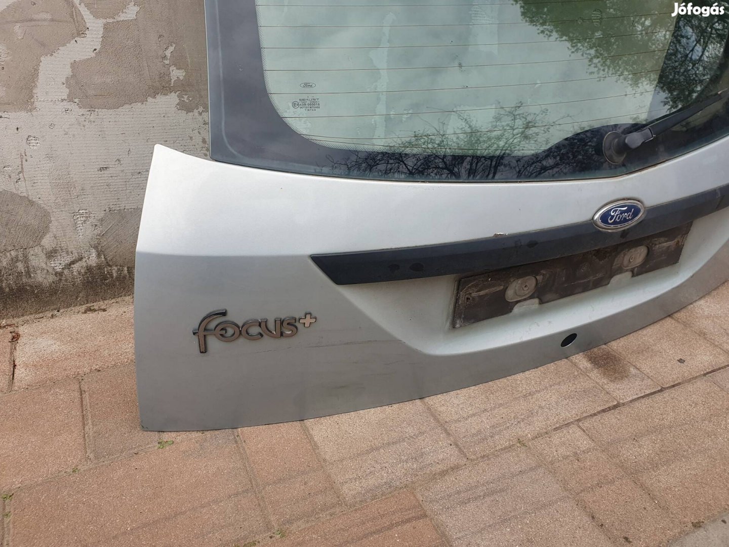 Ford Focus I-es csomagtérajtó.