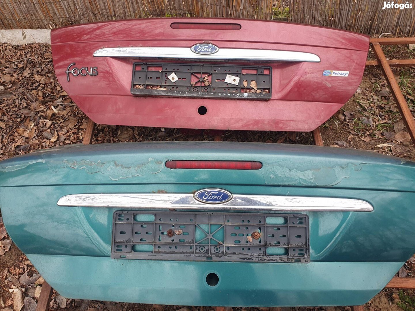 Ford Focus I-es sedan csomagtérajtó.
