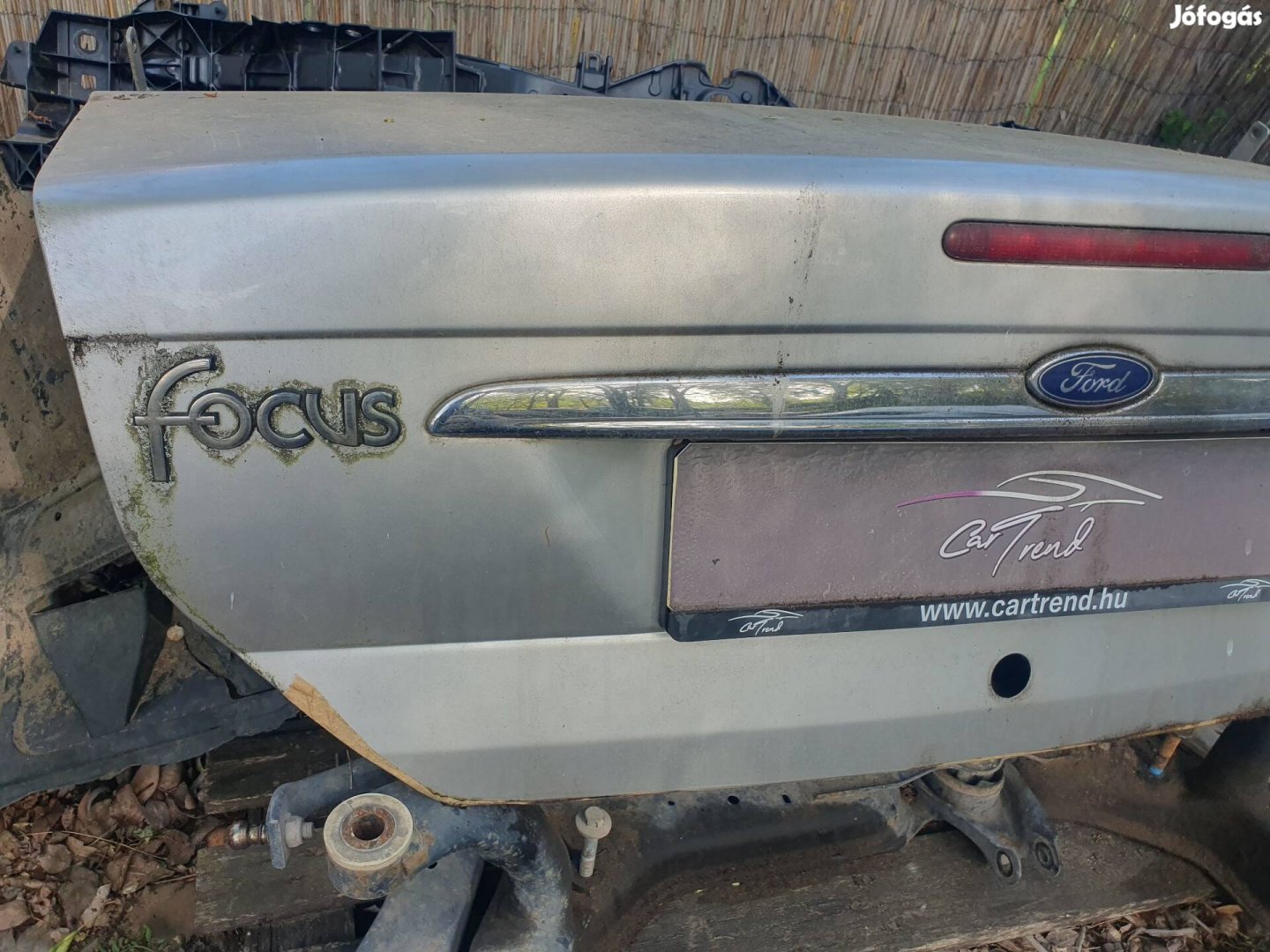 Ford Focus I-es sedan csomagtérajtó.