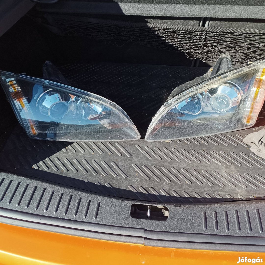Ford Focus MK2 Xenon fényszóró pár