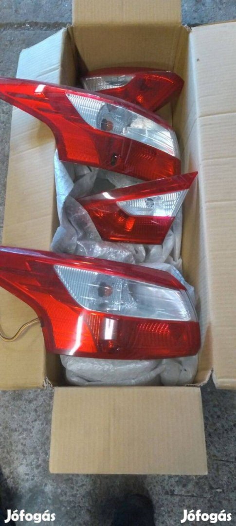 Ford Focus MK3 4 ajtós bal hátsó lámpa